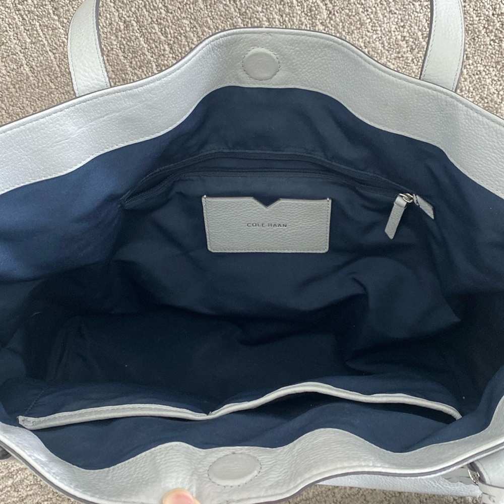 Large Cole Haan Shoulder Bag - Picture 2 of 6